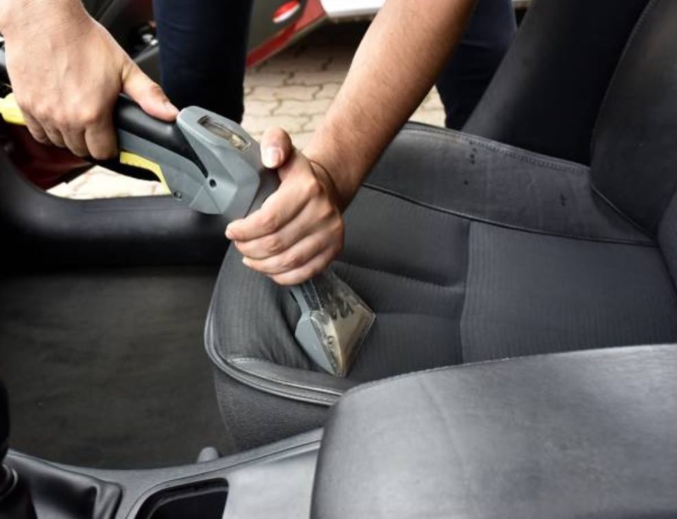 You are currently viewing Pranie tapicerki materiałowej na siedzeniach samochodowych