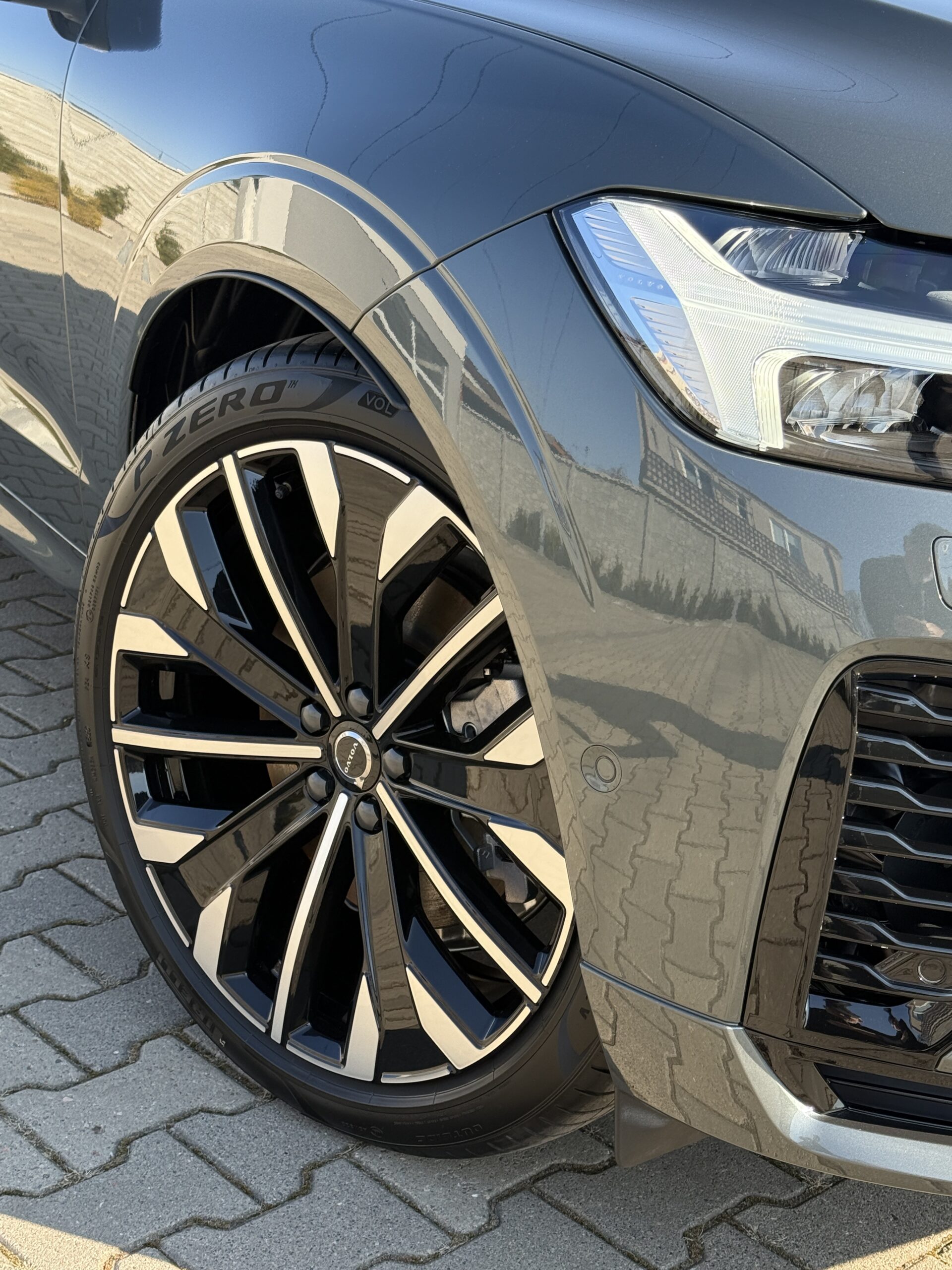 You are currently viewing Cienki lakier w nowych autach – jak skutecznie zabezpieczyć auto w Warszawie?